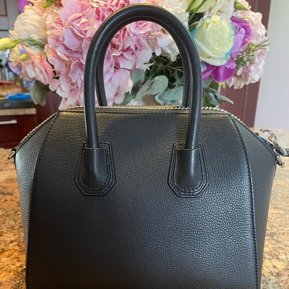 PRICE FIRM! Givenchy Mini Antigona Black Grained Leather - Picture 3 of 9